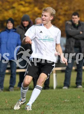 Fussball Kaerntner Liga. Eberndorf gegen Ruden. Dejan Verdel (Eberndorf). Eberndorf, am 6.11.2011.
Foto: Kuess
---
pressefotos, pressefotografie, kuess, qs, qspictures, sport, bild, bilder, bilddatenbank