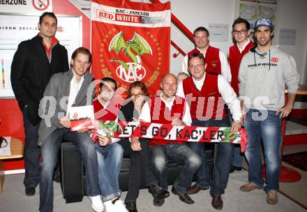 Eishockey. 20 Jahr Feier Fanclub Red White Dragons. Andy Chiodo, Tyler Scofield, Christian Molzbichler, Elfie Fritz, Obmann Karl-Heinz Rieger, Peter Santner, Matthias Obertautsch, Thomas Zwick, Martin Schumnig. Klagenfurt, am 5.11.2011.
Foto: Kuess
---
pressefotos, pressefotografie, kuess, qs, qspictures, sport, bild, bilder, bilddatenbank