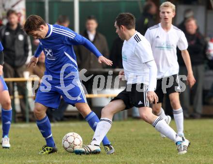 Fussball Kaerntner Liga. Eberndorf gegen Ruden.  Albin Kesselbacher, (Eberndorf), Andreas Blassnig (Ruden). Eberndorf, am 6.11.2011.
Foto: Kuess
---
pressefotos, pressefotografie, kuess, qs, qspictures, sport, bild, bilder, bilddatenbank