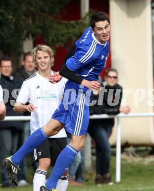 Fussball Kaerntner Liga. Eberndorf gegen Ruden. Krainz Manuel (Eberndorf), Christian Schweiger (Ruden). Eberndorf, am 6.11.2011.
Foto: Kuess
---
pressefotos, pressefotografie, kuess, qs, qspictures, sport, bild, bilder, bilddatenbank