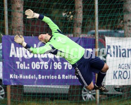 Fussball Kaerntner Liga. Eberndorf gegen Ruden.  Christoph Blassnig (Ruden). Eberndorf, am 6.11.2011.
Foto: Kuess
---
pressefotos, pressefotografie, kuess, qs, qspictures, sport, bild, bilder, bilddatenbank