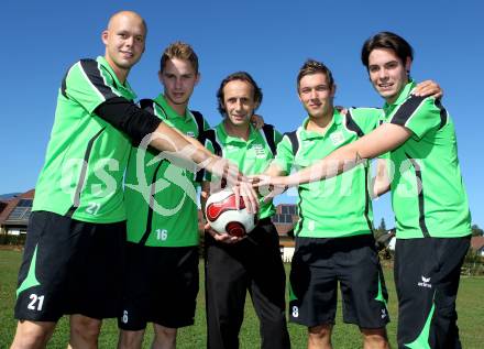 Fussball. Unterliga West. Greifenburg. Neuwirther Michael, Obergantschnig Sven, Trainer Brenter Mario, Knaller Stefan, Waltl Dominik. Wernberg, 1.10.2011.
Foto: Kuess
---
pressefotos, pressefotografie, kuess, qs, qspictures, sport, bild, bilder, bilddatenbank