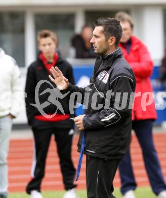 Fussball. BOEFL. Bund oesterreichischer Fussballlehrer. Fortbildungslehrgang. Trainer Nenad Bjelica (WAC/St. Andrae). Wolfsberg, am 24.10.2011.
Foto: Kuess
---
pressefotos, pressefotografie, kuess, qs, qspictures, sport, bild, bilder, bilddatenbank