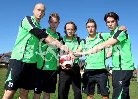 Fussball. Unterliga West. Greifenburg. Neuwirther Michael, Obergantschnig Sven, Trainer Brenter Mario, Knaller Stefan, Waltl Dominik. Wernberg, 1.10.2011.
Foto: Kuess
---
pressefotos, pressefotografie, kuess, qs, qspictures, sport, bild, bilder, bilddatenbank