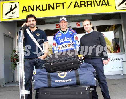 Eishockey. VSV. Gert Prohaska, Mike Craig. Klagenfurt, 19.10.2011.
Foto: Kuess
---
pressefotos, pressefotografie, kuess, qs, qspictures, sport, bild, bilder, bilddatenbank