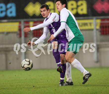 Fussball. Regionalliga. SG Austria Klagenfurt gegen DSV Leoben. Korepp Stefan (Austria Klagenfurt), Micelli Marco (Leoben). Klagenfurt, 11.11.2011. 
Foto: Kuess

---
pressefotos, pressefotografie, kuess, qs, qspictures, sport, bild, bilder, bilddatenbank