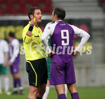 Fussball. Regionalliga. SG Austria Klagenfurt gegen DSV Leoben. Reich Marco (Austria Klagenfurt) Schiedsrichter. Klagenfurt, 11.11.2011. 
Foto: Kuess

---
pressefotos, pressefotografie, kuess, qs, qspictures, sport, bild, bilder, bilddatenbank