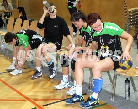 Handball Europacup. SG Witasek Kaernten gegen HBC Nimes (FRA). Maria Eugenia Musalem Araos, Katja Cerenjak (Kaernten). Feldkirchen, am 11.11.2011.
Foto: Kuess
---
pressefotos, pressefotografie, kuess, qs, qspictures, sport, bild, bilder, bilddatenbank