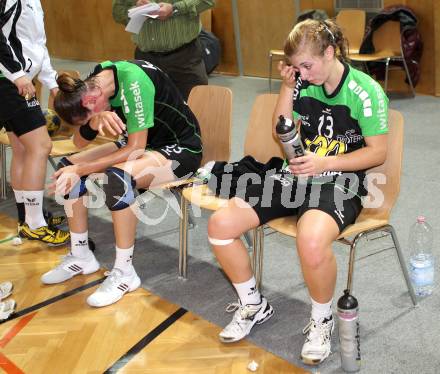 Handball Europacup. SG Witasek Kaernten gegen HBC Nimes (FRA). Gabriela Eugenia Rotis-Nagy, Franziska Anna Tschojer(Kaernten). Feldkirchen, am 11.11.2011.
Foto: Kuess
---
pressefotos, pressefotografie, kuess, qs, qspictures, sport, bild, bilder, bilddatenbank