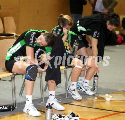 Handball Europacup. SG Witasek Kaernten gegen HBC Nimes (FRA). Gabriela Eugenia Rotis-Nagy, Franziska Anna Tschojer (Kaernten). Feldkirchen, am 11.11.2011.
Foto: Kuess
---
pressefotos, pressefotografie, kuess, qs, qspictures, sport, bild, bilder, bilddatenbank