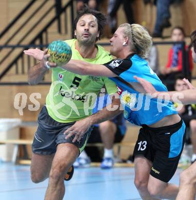 Handball Bundesliga. HC Kelag Kaernten gegen UHC Erste Bank Hollabrunn. Branko Bedekovic (HCK 59), Alexander Beitz (Hollabrunn). Viktring, am 12.11.2011.
Foto: Kuess
---
pressefotos, pressefotografie, kuess, qs, qspictures, sport, bild, bilder, bilddatenbank