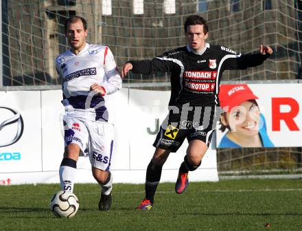 Fussball Regionalliga. SAK gegen Gleinstaetten. Christian Dlopst (SAK), Lukas Hasler (Gleinstaetten). Klagenfurt, am 12.11.2011.
Foto: Kuess
---
pressefotos, pressefotografie, kuess, qs, qspictures, sport, bild, bilder, bilddatenbank