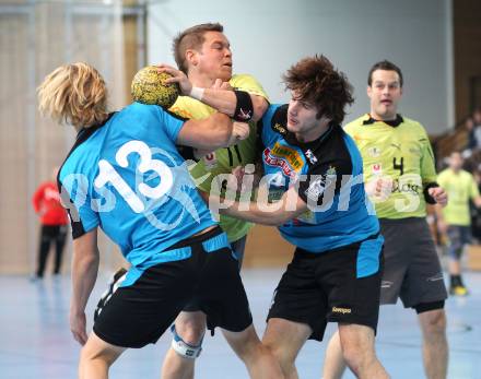 Handball Bundesliga. HC Kelag Kaernten gegen UHC Erste Bank Hollabrunn. Florian Pontasch-Mueller (HCK 59), Alexander Beitz, Clemens Spenling (Hollabrunn). Viktring, am 12.11.2011.
Foto: Kuess
---
pressefotos, pressefotografie, kuess, qs, qspictures, sport, bild, bilder, bilddatenbank