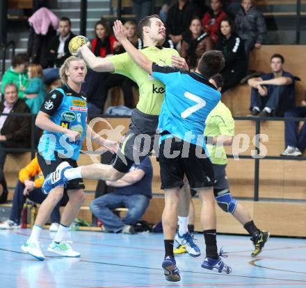 Handball Bundesliga. HC Kelag Kaernten gegen UHC Erste Bank Hollabrunn. Patrick Jochum (HCK 59), Oliver Graninger (Hollabrunn). Viktring, am 12.11.2011.
Foto: Kuess
---
pressefotos, pressefotografie, kuess, qs, qspictures, sport, bild, bilder, bilddatenbank