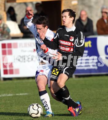 Fussball Regionalliga. SAK gegen Gleinstaetten. Patrick Lausegger (SAK), Lukas Hasler (Gleinstaetten). Klagenfurt, am 12.11.2011.
Foto: Kuess
---
pressefotos, pressefotografie, kuess, qs, qspictures, sport, bild, bilder, bilddatenbank