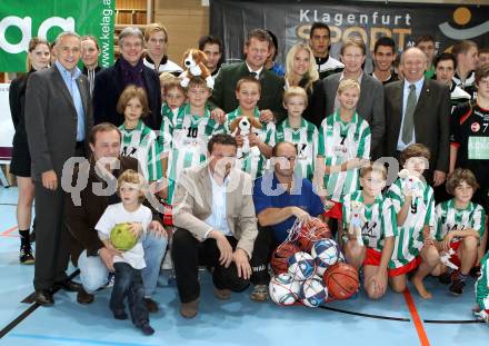 Eroeffnung Sporthalle Viktring. Juergen Pfeiler, Peter Kaiser, Christian Scheider, Christine Jeremias, Herbert Taschek, Praesident Landesschulrat Kaernten Walter Ebner, Wolfgang Germ. Viktring, am 12.11.2011.
Foto: Kuess
---
pressefotos, pressefotografie, kuess, qs, qspictures, sport, bild, bilder, bilddatenbank