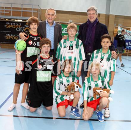 Handball Bundesliga. HC Kelag Kaernten gegen UHC Erste Bank Hollabrunn. Eroeffnung Sporthalle Viktring. Juergen Pfeiler, Peter Kaiser. Viktring, am 12.11.2011.
Foto: Kuess
---
pressefotos, pressefotografie, kuess, qs, qspictures, sport, bild, bilder, bilddatenbank