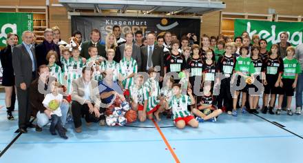 Handball Bundesliga. HC Kelag Kaernten gegen UHC Erste Bank Hollabrunn. Eroeffnung Sporthalle Viktring. Juergen Pfeiler, Peter Kaiser, Christian Scheider, Christine Jeremias, Herbert Taschek, Praesident Landesschulrat Kaernten Walter Ebner, Wolfgang Germ. Viktring, am 12.11.2011.
Foto: Kuess
---
pressefotos, pressefotografie, kuess, qs, qspictures, sport, bild, bilder, bilddatenbank