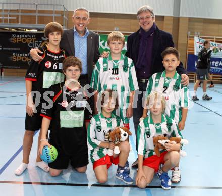 Handball Bundesliga. HC Kelag Kaernten gegen UHC Erste Bank Hollabrunn. Eroeffnung Sporthalle Viktring. Juergen Pfeiler, Peter Kaiser. Viktring, am 12.11.2011.
Foto: Kuess
---
pressefotos, pressefotografie, kuess, qs, qspictures, sport, bild, bilder, bilddatenbank