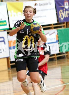 Handball Europacup. SG Witasek Kaernten gegen HBC Nimes (FRA). Franziska Anna Tschojer (Kaernten). Feldkirchen, am 11.11.2011.
Foto: Kuess
---
pressefotos, pressefotografie, kuess, qs, qspictures, sport, bild, bilder, bilddatenbank
