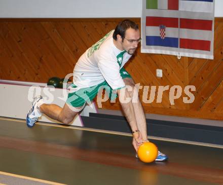 Kegeln Bundesliga. KSK Klagenfurt. Roman Leitner. Klagenfurt, am 12.11.2011.
Foto: Kuess 
---
pressefotos, pressefotografie, kuess, qs, qspictures, sport, bild, bilder, bilddatenbank