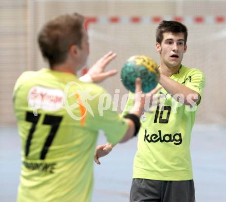 Handball Bundesliga. HC Kelag Kaernten gegen UHC Erste Bank Hollabrunn.  Florian Pontasch-Mueller, Thomas Paul Wulz (HCK 59). Viktring, am 12.11.2011.
Foto: Kuess
---
pressefotos, pressefotografie, kuess, qs, qspictures, sport, bild, bilder, bilddatenbank