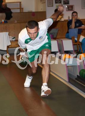 Kegeln Bundesliga. KSK Klagenfurt. Damjan Hafnar. Klagenfurt, am 12.11.2011.
Foto: Kuess 
---
pressefotos, pressefotografie, kuess, qs, qspictures, sport, bild, bilder, bilddatenbank