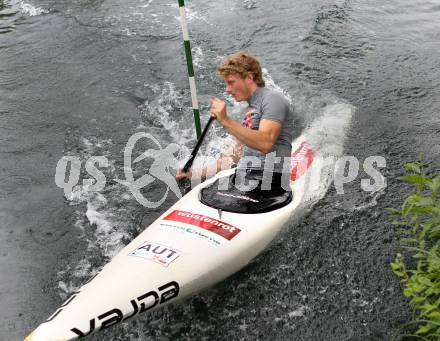 Kajak. Maximilian Roemer. KLagenfurt, am 18.6.2011.
Foto: Kuess
---
pressefotos, pressefotografie, kuess, qs, qspictures, sport, bild, bilder, bilddatenbank