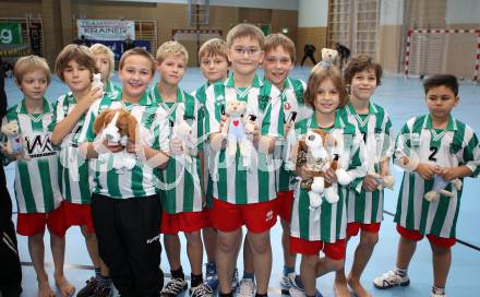 Eroeffnung Sporthalle Viktring. Handball Bundesliga. HC Kelag Kaernten gegen UHC Erste Bank Hollabrunn.  Nachwuchshandballer des HCK. Viktring, am 12.11.2011.
Foto: Kuess
---
pressefotos, pressefotografie, kuess, qs, qspictures, sport, bild, bilder, bilddatenbank