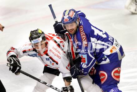 EBEL. Eishockey Bundesliga. EC Rekord Fenster VSV gegen HC Orli Znojmo.  Derek Damon,  (VSV), Radek Haman (Znojmo). Villach, am 16.11.2011.
Foto: Kuess 


---
pressefotos, pressefotografie, kuess, qs, qspictures, sport, bild, bilder, bilddatenbank