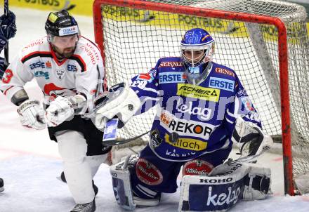 EBEL. Eishockey Bundesliga. EC Rekord Fenster VSV gegen HC Orli Znojmo.  Bernhard Starkbaum,  (VSV), Peter Pucher (Znojmo). Villach, am 16.11.2011.
Foto: Kuess 


---
pressefotos, pressefotografie, kuess, qs, qspictures, sport, bild, bilder, bilddatenbank