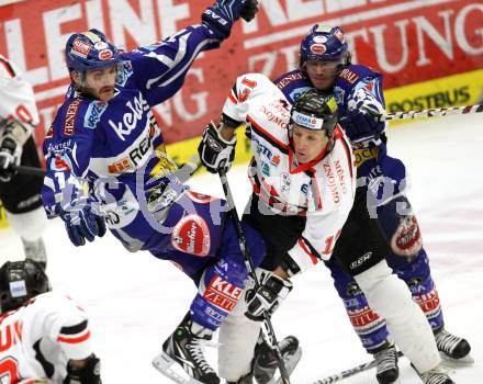 EBEL. Eishockey Bundesliga. EC Rekord Fenster VSV gegen HC Orli Znojmo.  Kyle Wanvig, Andreas Wiedergut,  (VSV), Radek Haman (Znojmo). Villach, am 16.11.2011.
Foto: Kuess 


---
pressefotos, pressefotografie, kuess, qs, qspictures, sport, bild, bilder, bilddatenbank