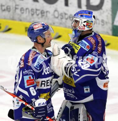 EBEL. Eishockey Bundesliga. EC Rekord Fenster VSV gegen HC Orli Znojmo.  Gerhard Unterluggauer, Bernhard Starkbaum (VSV). Villach, am 16.11.2011.
Foto: Kuess 


---
pressefotos, pressefotografie, kuess, qs, qspictures, sport, bild, bilder, bilddatenbank