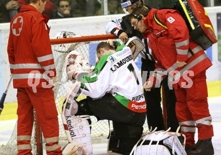 EBEL. Eishockey Bundesliga. KAC gegen HDD TILIA Olimpija Ljubljana. Verletzt LAMOUREUX Jean Philippe (Laibach). Klagenfurt, am 16.11.2011.
Foto: Kuess

---
pressefotos, pressefotografie, kuess, qs, qspictures, sport, bild, bilder, bilddatenbank