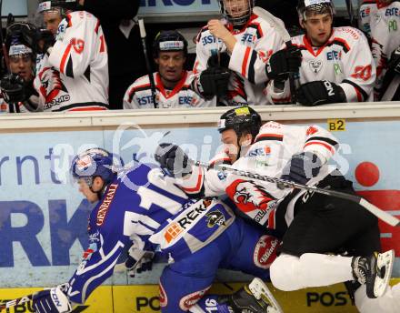 EBEL. Eishockey Bundesliga. EC Rekord Fenster VSV gegen HC Orli Znojmo.  Michael Koefeler,  (VSV), Jan Hranac (Znojmo). Villach, am 16.11.2011.
Foto: Kuess 


---
pressefotos, pressefotografie, kuess, qs, qspictures, sport, bild, bilder, bilddatenbank