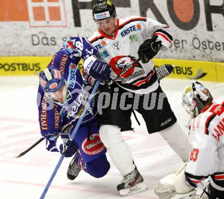 EBEL. Eishockey Bundesliga. EC Rekord Fenster VSV gegen HC Orli Znojmo.  Shayne Toporowski, (VSV), Martin Planek, Filip Landsman  (Znojmo). Villach, am 16.11.2011.
Foto: Kuess 


---
pressefotos, pressefotografie, kuess, qs, qspictures, sport, bild, bilder, bilddatenbank