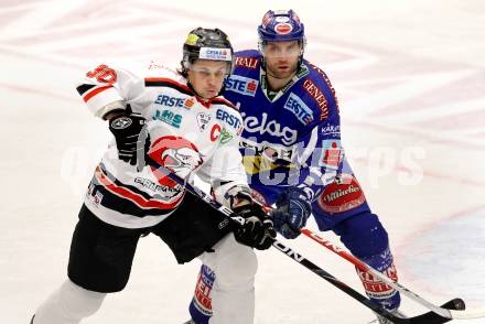 EBEL. Eishockey Bundesliga. EC Rekord Fenster VSV gegen HC Orli Znojmo.  Greg Kuznik, (VSV), Jiri Beroun  (Znojmo). Villach, am 16.11.2011.
Foto: Kuess 


---
pressefotos, pressefotografie, kuess, qs, qspictures, sport, bild, bilder, bilddatenbank