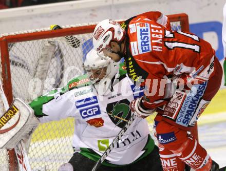 EBEL. Eishockey Bundesliga. KAC gegen HDD TILIA Olimpija Ljubljana. HAGER Gregor (KAC), LAMOUREUX Jean Philippe (Laibach). Klagenfurt, am 16.11.2011.
Foto: Kuess

---
pressefotos, pressefotografie, kuess, qs, qspictures, sport, bild, bilder, bilddatenbank