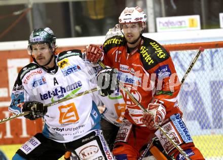 EBEL. Eishockey Bundesliga. KAC gegen EHC LIWEST Linz. Gregor Hager, (KAC), Curtis Murphy (Linz). Klagenfurt, am 18.11.2011.
Foto: Kuess

---
pressefotos, pressefotografie, kuess, qs, qspictures, sport, bild, bilder, bilddatenbank