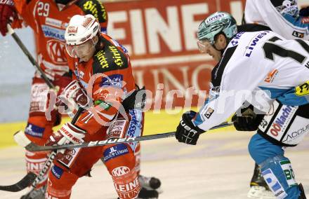 EBEL. Eishockey Bundesliga. KAC gegen EHC LIWEST Linz. Jordan Morrison, (KAC), Justin Kurtz (Linz). Klagenfurt, am 18.11.2011.
Foto: Kuess

---
pressefotos, pressefotografie, kuess, qs, qspictures, sport, bild, bilder, bilddatenbank