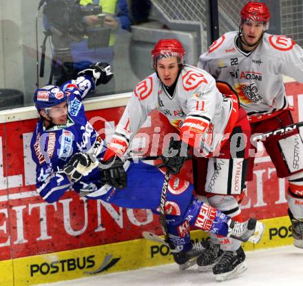 EBEL. Eishockey Bundesliga. EC Rekord Fenster VSV gegen HK Acroni Jesenice.  PEWAL Marco (VSV), GRAHUT Ziga (Jesenice). Villach, am 18.11.2011.
Foto: Kuess 


---
pressefotos, pressefotografie, kuess, qs, qspictures, sport, bild, bilder, bilddatenbank