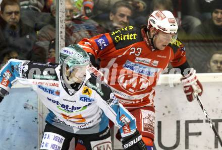 EBEL. Eishockey Bundesliga. KAC gegen EHC LIWEST Linz. Mike Siklenka, (KAC), Franklin MacDonald  (Linz). Klagenfurt, am 18.11.2011.
Foto: Kuess

---
pressefotos, pressefotografie, kuess, qs, qspictures, sport, bild, bilder, bilddatenbank