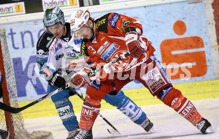 EBEL. Eishockey Bundesliga. KAC gegen EHC LIWEST Linz. Johannes Kirisits,  (KAC), Justin Kurtz (Linz). Klagenfurt, am 18.11.2011.
Foto: Kuess

---
pressefotos, pressefotografie, kuess, qs, qspictures, sport, bild, bilder, bilddatenbank