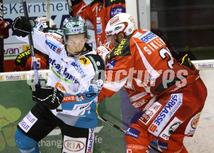 EBEL. Eishockey Bundesliga. KAC gegen EHC LIWEST Linz. Mike Siklenka, (KAC), Danny Irmen  (Linz). Klagenfurt, am 18.11.2011.
Foto: Kuess

---
pressefotos, pressefotografie, kuess, qs, qspictures, sport, bild, bilder, bilddatenbank