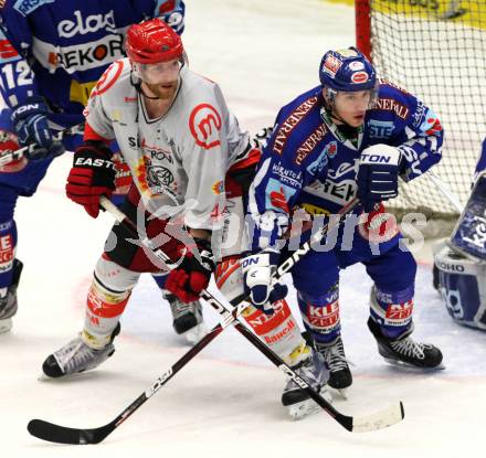 EBEL. Eishockey Bundesliga. EC Rekord Fenster VSV gegen HK Acroni Jesenice. HARTL Nikolaus (VSV), TAVZELJ Andrej (Jesenice). Villach, am 18.11.2011.
Foto: Kuess 


---
pressefotos, pressefotografie, kuess, qs, qspictures, sport, bild, bilder, bilddatenbank