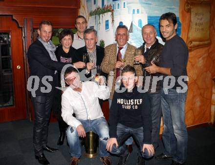 70. Geburtstag von Josef Thulller. Marco Reich, Dietmar Thuller, Gerti, Josef Thuller, Matthias Dollinger, Robert Kropiunik, Heimo Vorderegger, Wolfgang Thun-Hohenstein, Philipp Thuller. Klagenfurt, 18.11.2011.
Foto: Kuess
---
pressefotos, pressefotografie, kuess, qs, qspictures, sport, bild, bilder, bilddatenbank