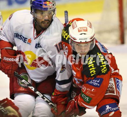 EBEL. Eishockey Bundesliga. KAC gegen EC RED BULL SALZBURG. KOCH Thomas (KAC), EARL Robert (Salzburg). Klagenfurt, am 22.11.2011.
Foto: Kuess

---
pressefotos, pressefotografie, kuess, qs, qspictures, sport, bild, bilder, bilddatenbank