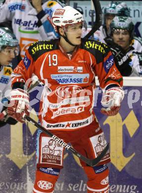 EBEL. Eishockey Bundesliga. KAC gegen EHC LIWEST Linz. Stephan Geier (KAC). Klagenfurt, am 18.11.2011.
Foto: Kuess

---
pressefotos, pressefotografie, kuess, qs, qspictures, sport, bild, bilder, bilddatenbank