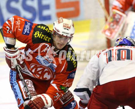 EBEL. Eishockey Bundesliga. KAC gegen EC RED BULL SALZBURG. MORRISON Jordan (KAC), ABID Ramzi (Salzburg). Klagenfurt, am 22.11.2011.
Foto: Kuess

---
pressefotos, pressefotografie, kuess, qs, qspictures, sport, bild, bilder, bilddatenbank