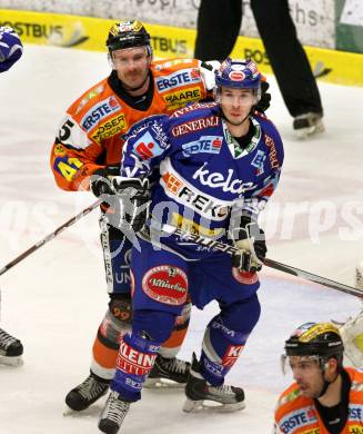 EBEL. Eishockey Bundesliga. EC Rekord Fenster VSV gegen Moser Medical Graz 99ers. PEWAL Marco (VSV), VAN BALLEGOOIE Dustin (Graz). Villach, am 25.11.2011.
Foto: Kuess 


---
pressefotos, pressefotografie, kuess, qs, qspictures, sport, bild, bilder, bilddatenbank